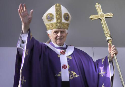 Podcast Saison 2 - Place Saint-Pierre - Benoit XVI, un pape méconnu